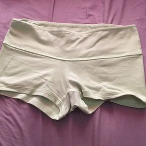 Lululemon size 6 boogie shorts